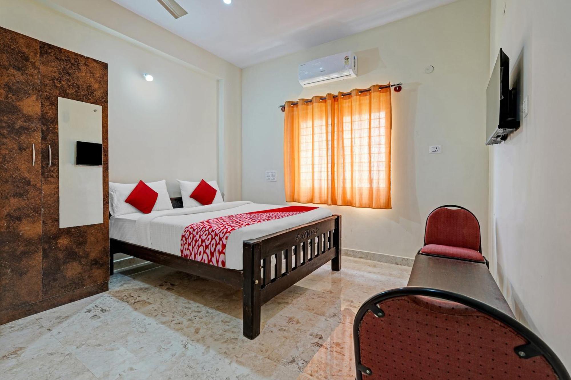 Hotel O Sri Chowdeshwari Boarding And Lodging Tavarikere Exterior foto