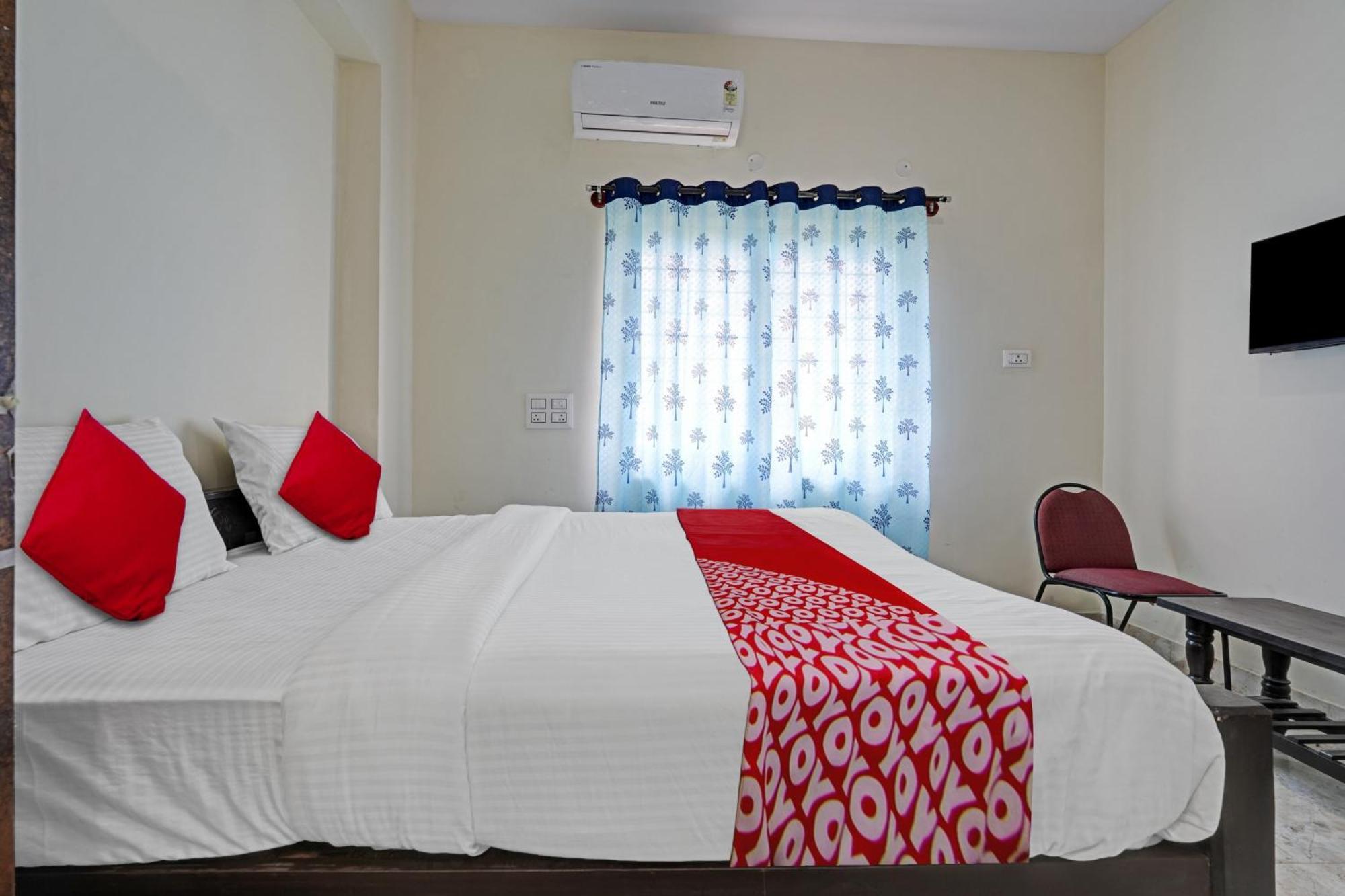 Hotel O Sri Chowdeshwari Boarding And Lodging Tavarikere Exterior foto