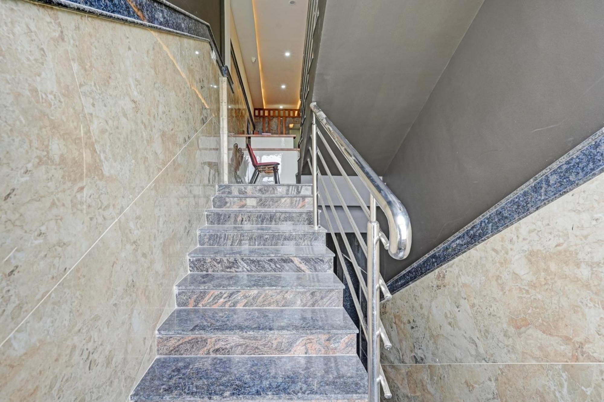 Hotel O Sri Chowdeshwari Boarding And Lodging Tavarikere Exterior foto