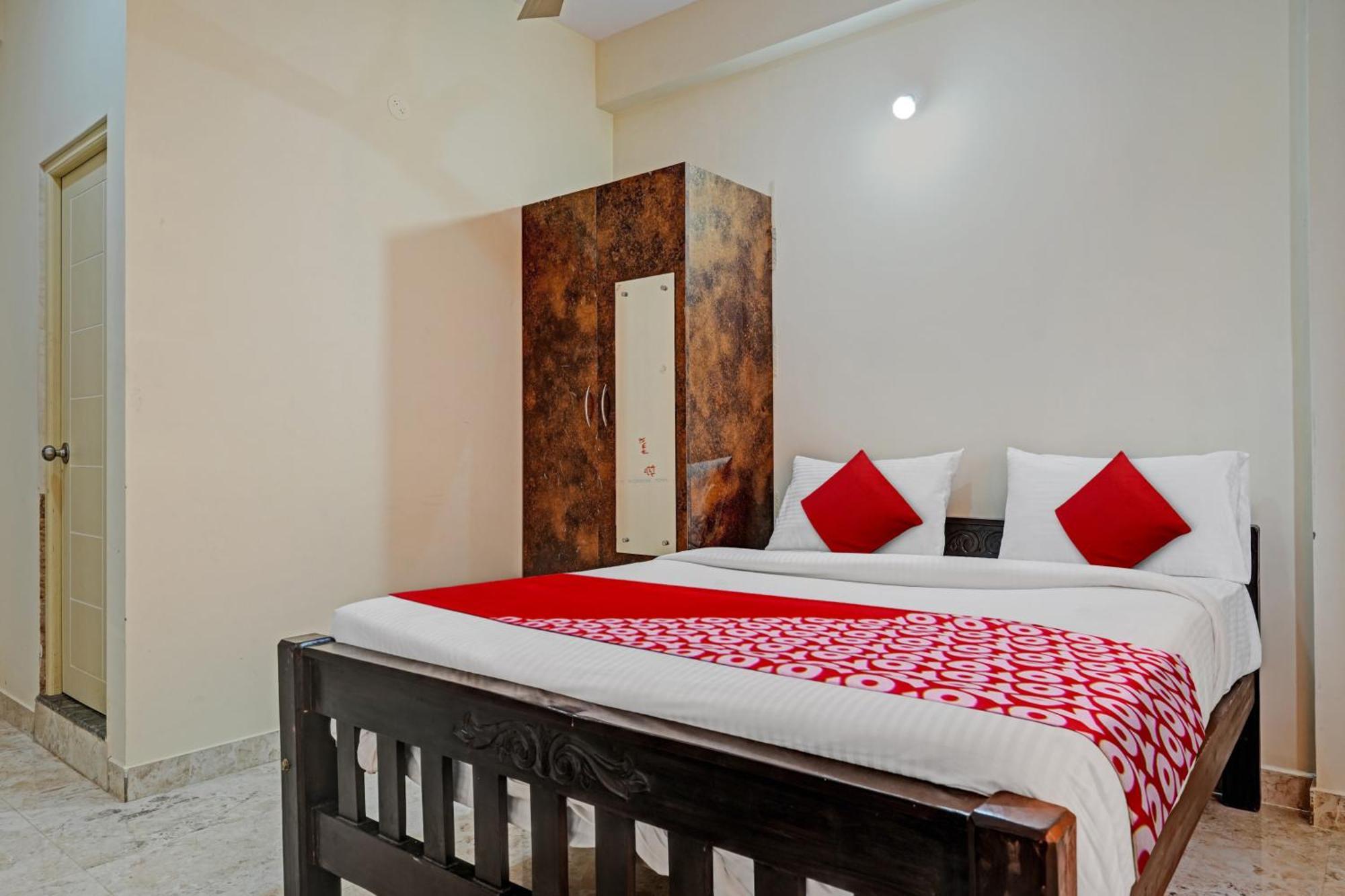 Hotel O Sri Chowdeshwari Boarding And Lodging Tavarikere Exterior foto